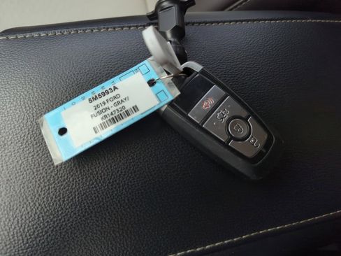 Used 2019 Ford Fusion SE w/ Equipment Group 151A image 34