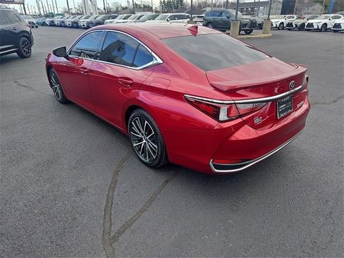 Certified 2025 Lexus ES 300h w/ Premium Package image 5