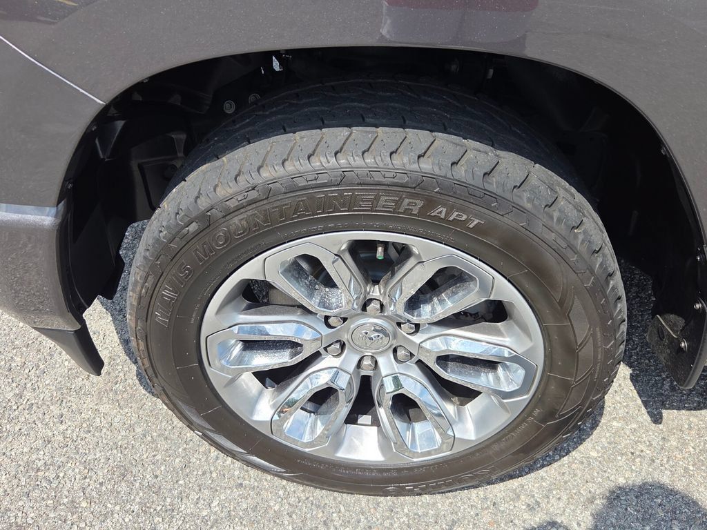 Used 2023 RAM 1500 Laramie AWD/4WD image 3