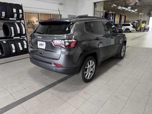 Used 2022 Jeep Compass Latitude w/ Sun and Sound Group AWD/4WD image 9