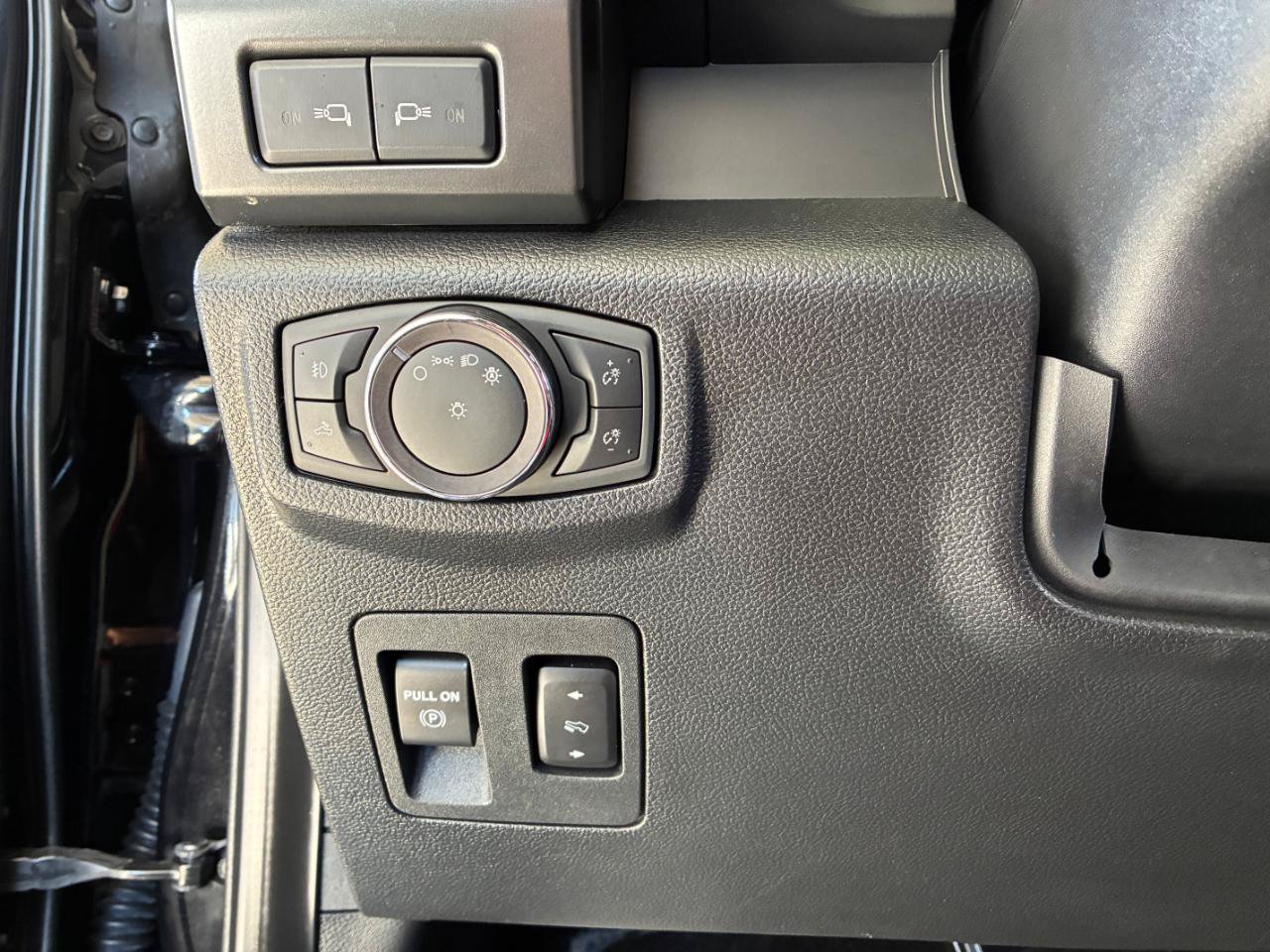 Used 2019 Ford F150 Lariat w/ Equipment Group 502A Luxury AWD/4WD image 28