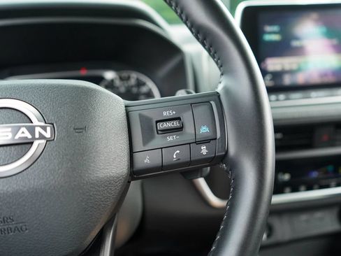 Used 2025 Nissan Rogue SV FWD image 28