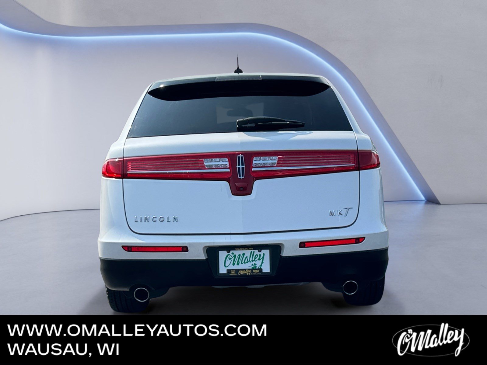 Used 2019 Lincoln MKT AWD image 4