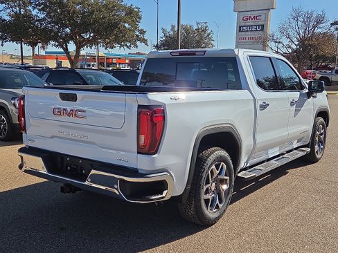 New 2026 GMC Sierra 1500 SLT image 4