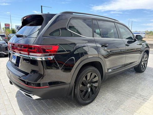 Certified 2024 Volkswagen Atlas SE w/ Black Wheel Package image 7