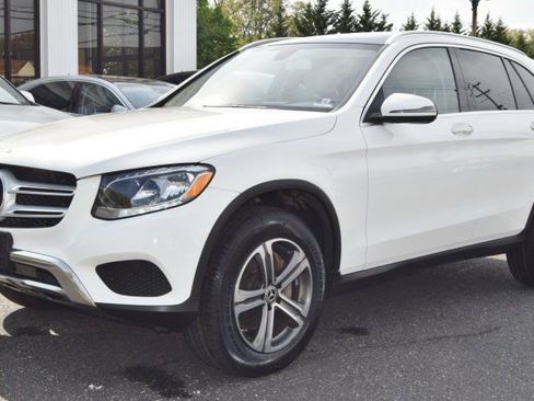 Used 2018 Mercedes-Benz GLC 300 4MATIC image 3