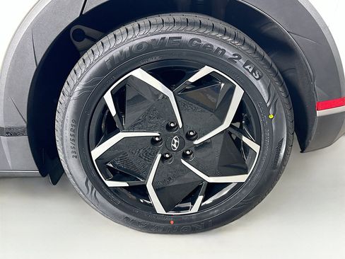 Used 2024 Hyundai Ioniq 5 SEL image 11