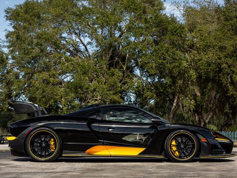 Used 2019 McLaren Senna image 38