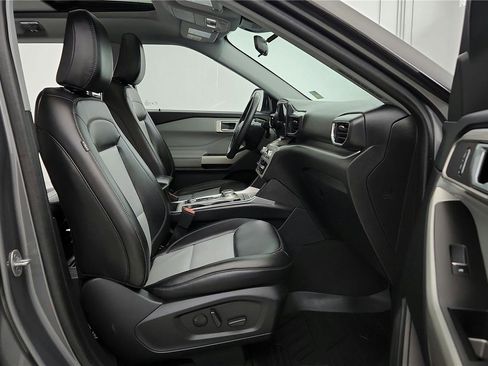 Used 2023 Ford Explorer XLT w/ Equipment Group 202A image 15