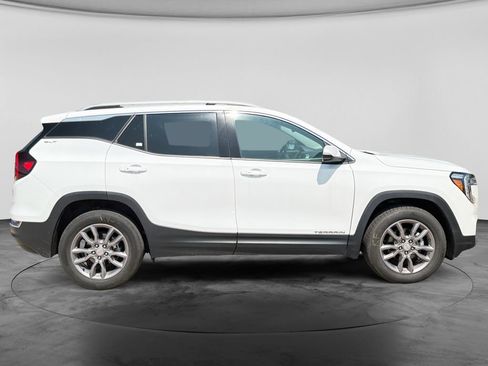 Used 2024 GMC Terrain SLT AWD/4WD image 11
