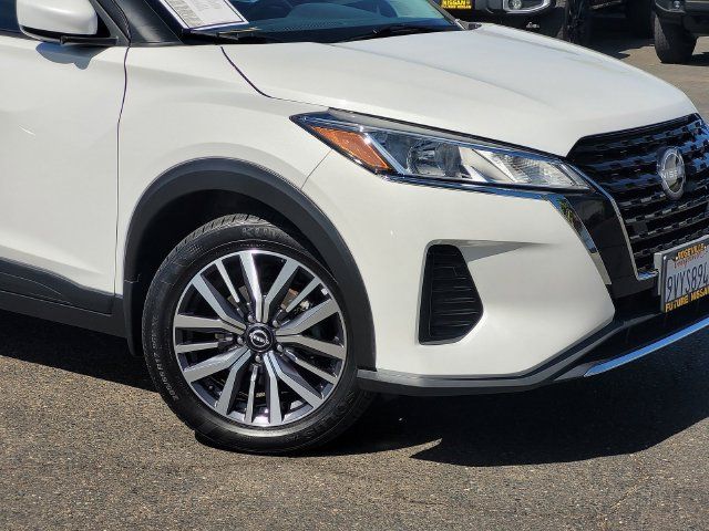 Certified 2023 Nissan Kicks SV FWD image 9