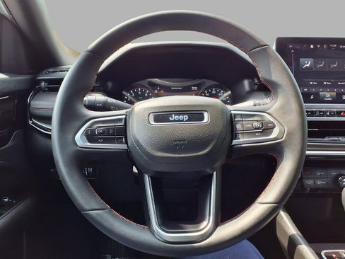 Used 2025 Jeep Compass Trailhawk AWD/4WD image 15