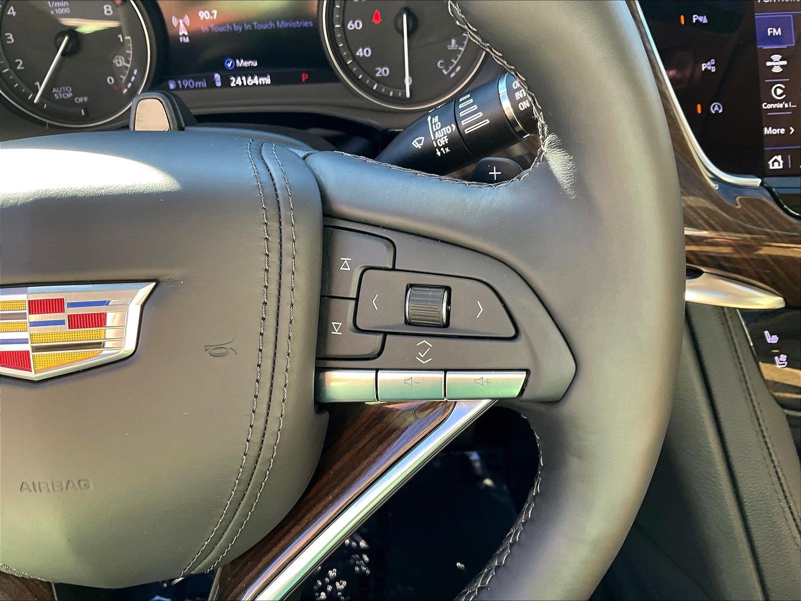 Used 2025 Cadillac XT6 Premium Luxury w/ Platinum Package FWD image 14