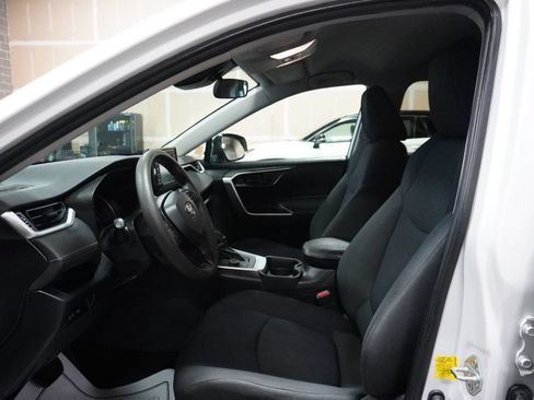 Used 2019 Toyota RAV4 LE w/ Carpet Mat Package AWD/4WD image 7