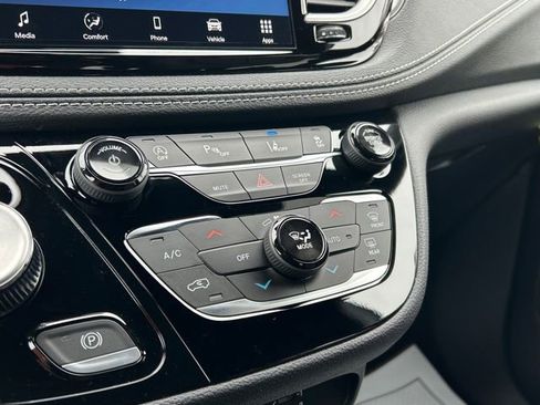 New 2026 Chrysler Pacifica Select w/ S Appearance Package AWD/4WD image 45