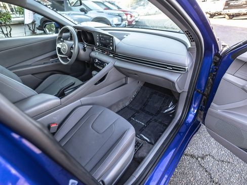 Used 2021 Hyundai Elantra SEL image 31