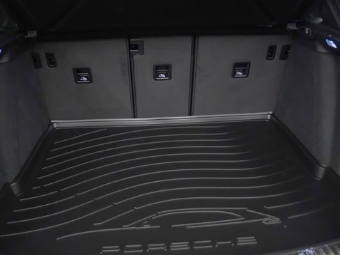 Certified 2026 Porsche Macan AWD/4WD image 13