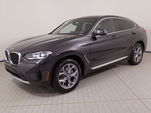 Used 2025 BMW X4 xDrive30i AWD/4WD image 3