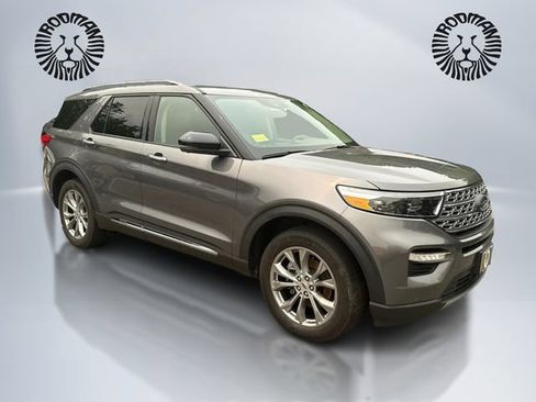 Certified 2021 Ford Explorer Limited w/ Equipment Group 301A AWD/4WD image 3
