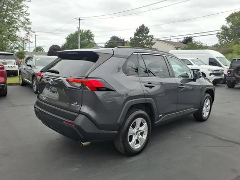Used 2019 Toyota RAV4 LE w/ Carpet Mat Package AWD/4WD image 2