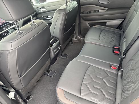 New 2026 Nissan Pathfinder Platinum w/ Cargo Package FWD image 29