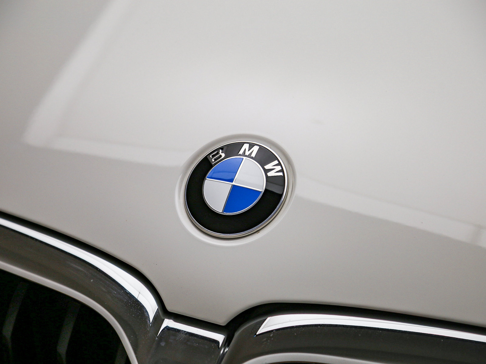 Used 2023 BMW 530i xDrive w/ Convenience Package AWD/4WD image 9
