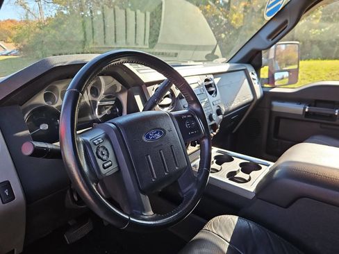 Used 2011 Ford F250 Lariat w/ Lariat Interior Pkg image 15