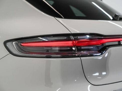 Certified 2023 Porsche Macan AWD/4WD image 14