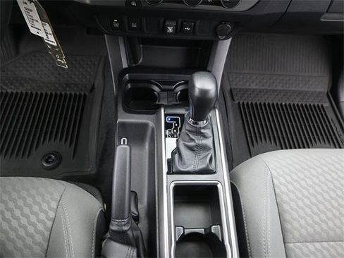 Used 2022 Toyota Tacoma SR5 w/ Technology Package image 9