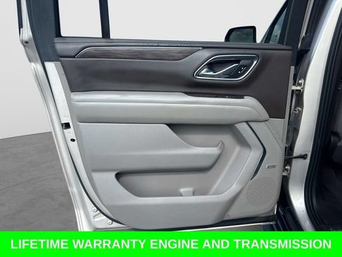 Used 2021 Chevrolet Suburban LT w/ LT Signature Package RWD image 14