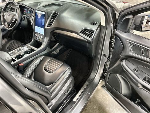 Used 2024 Ford Edge Titanium image 25