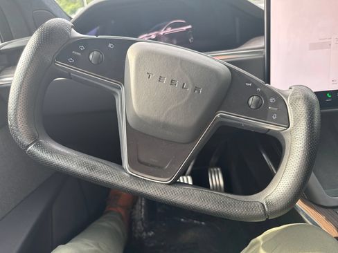 Used 2022 Tesla Model X AWD/4WD image 17