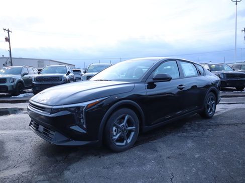 New 2025 Kia K4 LXS image 3