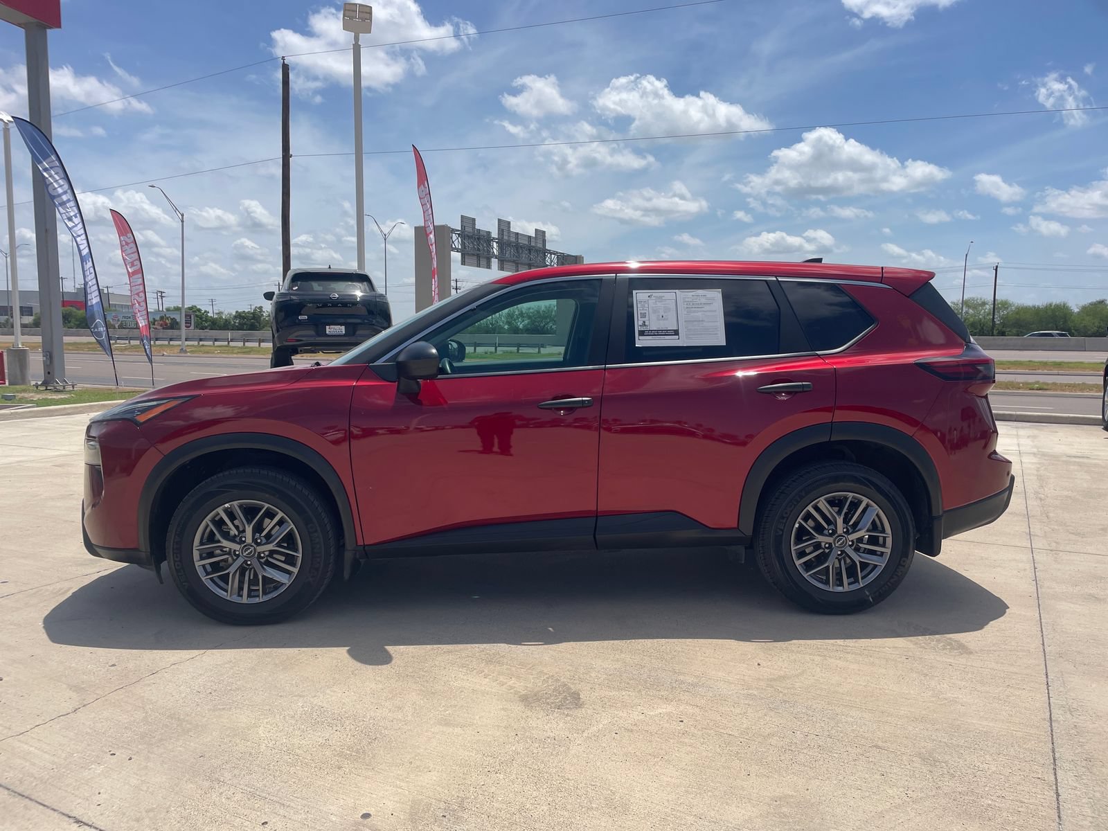 Used 2025 Nissan Rogue S AWD/4WD image 2