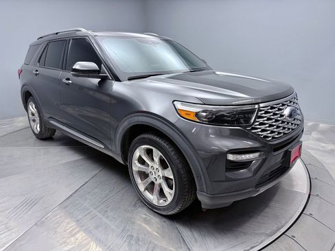 Used 2020 Ford Explorer Platinum w/ Premium Technology Package image 3
