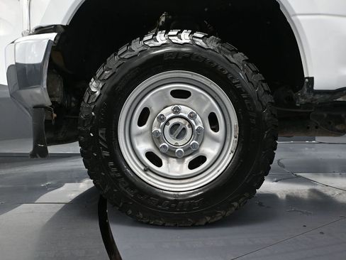 Used 2022 Ford F250 XL w/ Power Equipment Group image 18