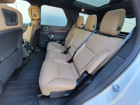 Used 2025 Land Rover Discovery Dynamic SE AWD/4WD image 5
