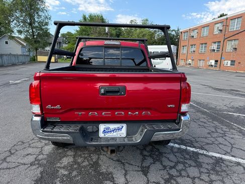 Used 2017 Toyota Tacoma SR5 w/ Tow Package AWD/4WD image 4