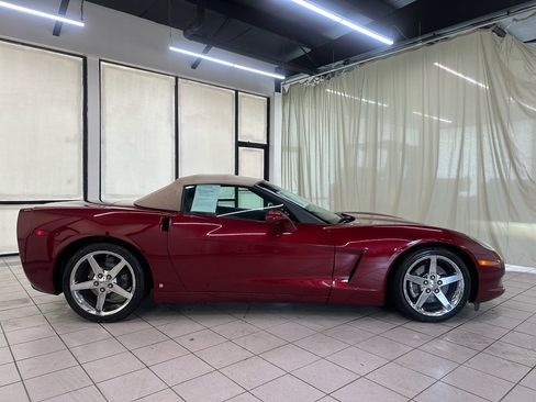 Used 2007 Chevrolet Corvette Convertible w/ Preferred Equipment Group RWD image 2