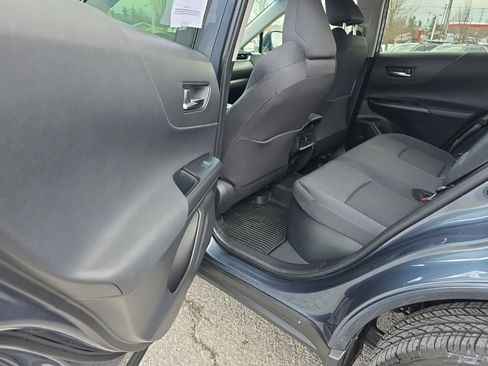 Certified 2022 Toyota Venza LE image 11