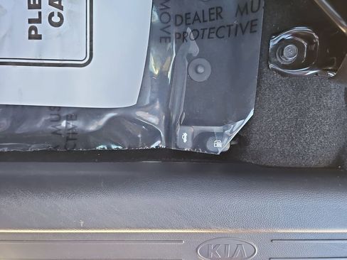 Used 2013 Kia Forte EX image 18