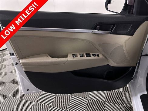 Used 2019 Hyundai Elantra SE image 23