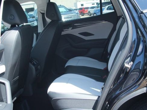 Used 2025 Volkswagen Tiguan SE image 22