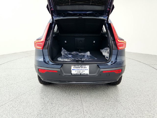 New 2026 Volvo XC40 B4 Plus w/ Climate Package FWD image 15
