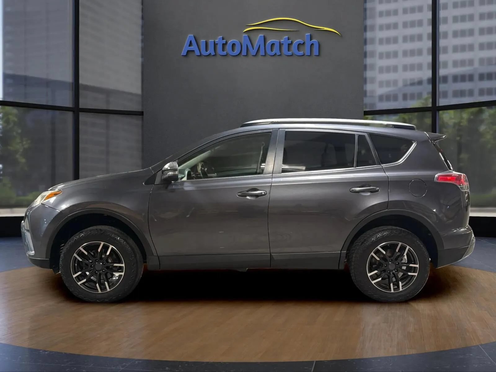 Used 2018 Toyota RAV4 XLE AWD/4WD image 6