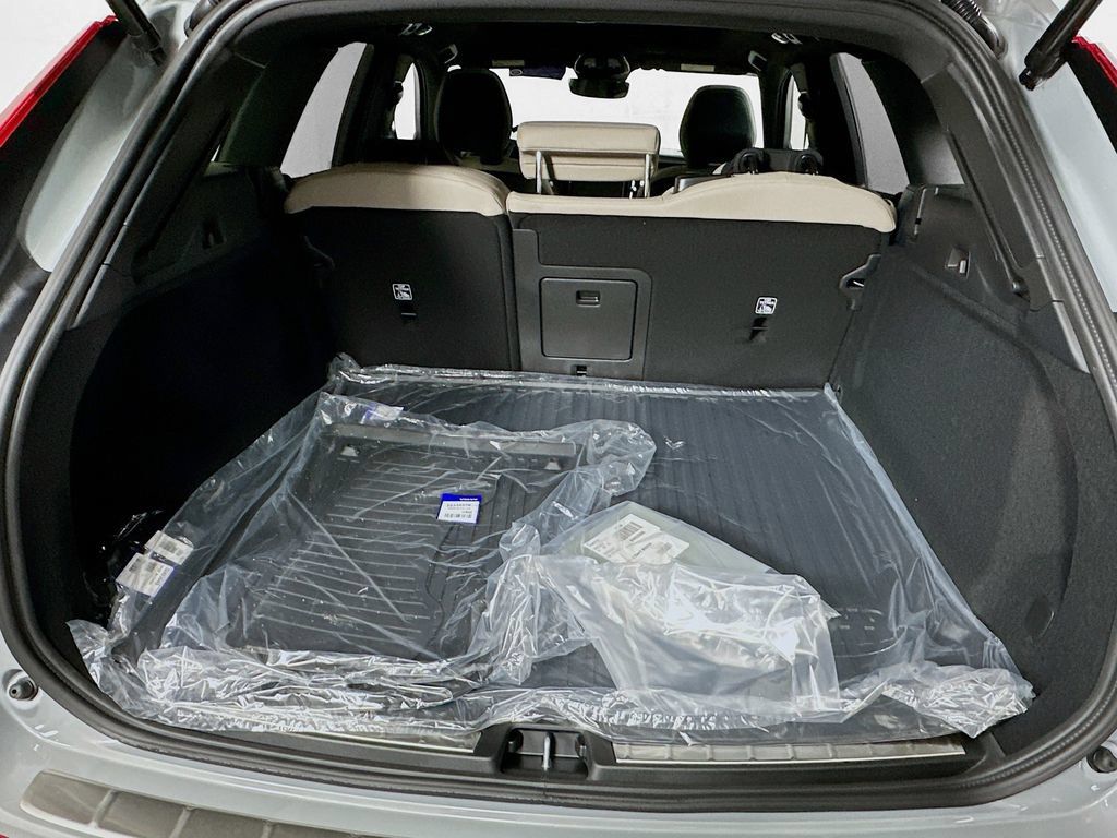 Used 2026 Volvo XC60 B5 Plus w/ Protection Package Premier AWD/4WD image 16