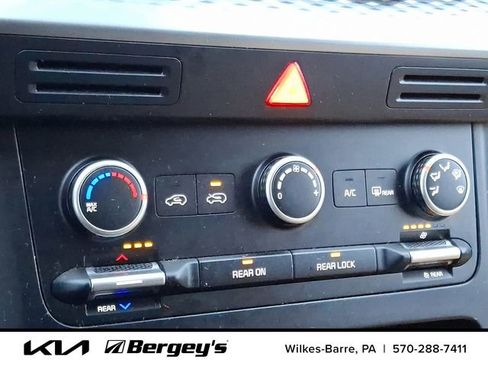 Certified 2023 Kia Carnival LX image 19