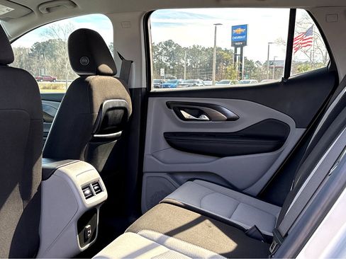 Used 2022 GMC Terrain SLE w/ Driver Convenience Package image 17