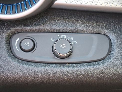 Used 2025 Chevrolet Trax LS image 26