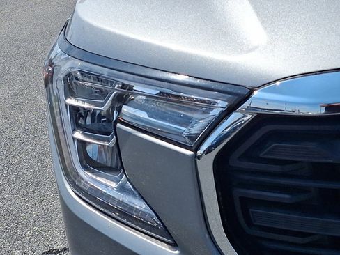 Used 2024 GMC Terrain SLE FWD image 9